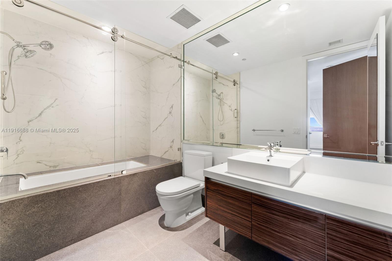 MARQUIS CONDO - Residential