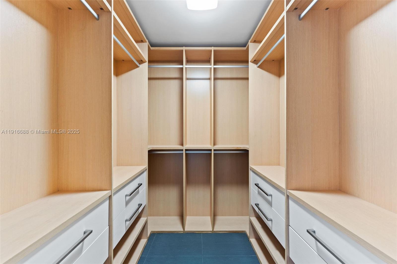 MARQUIS CONDO - Residential