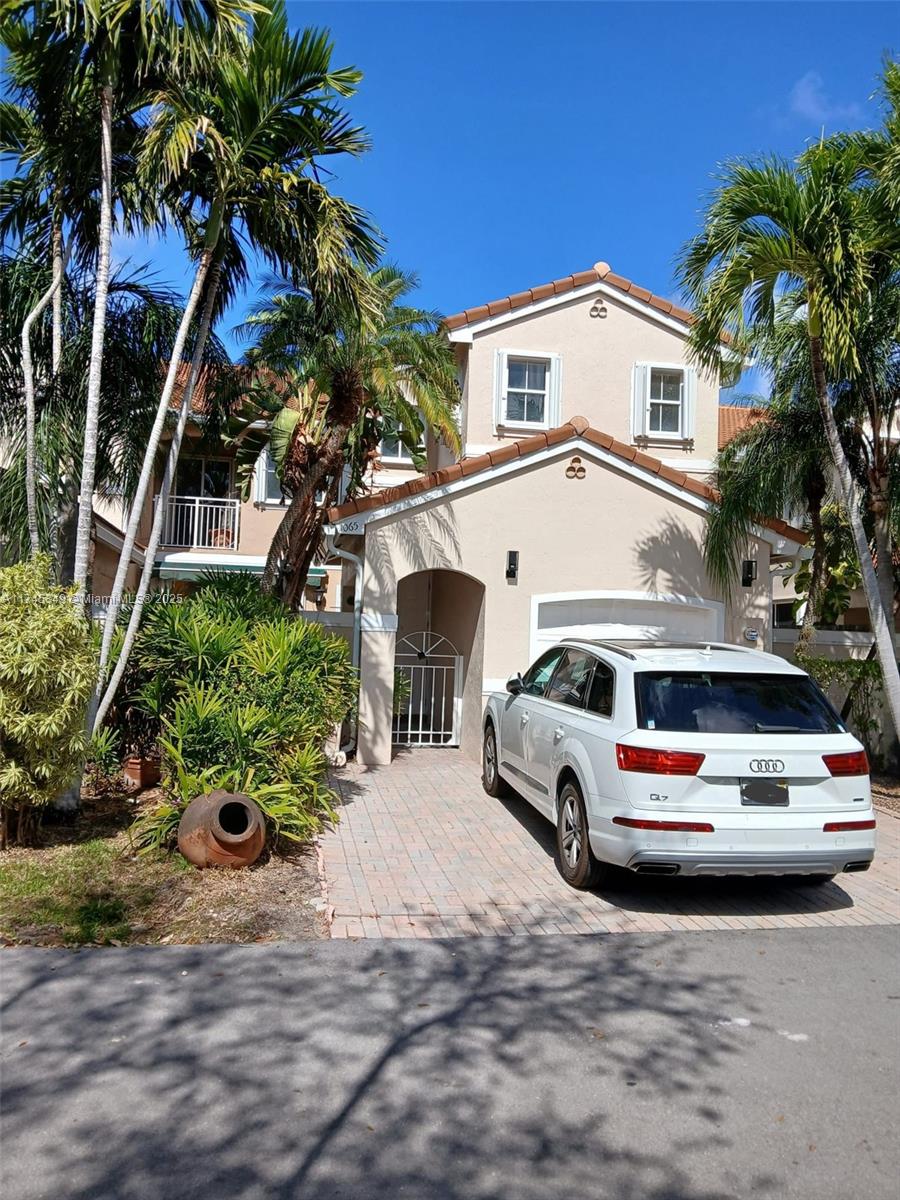 1065 River Birch St 1065, Hollywood, Broward County, Florida - 2 Bedrooms  
2 Bathrooms - 