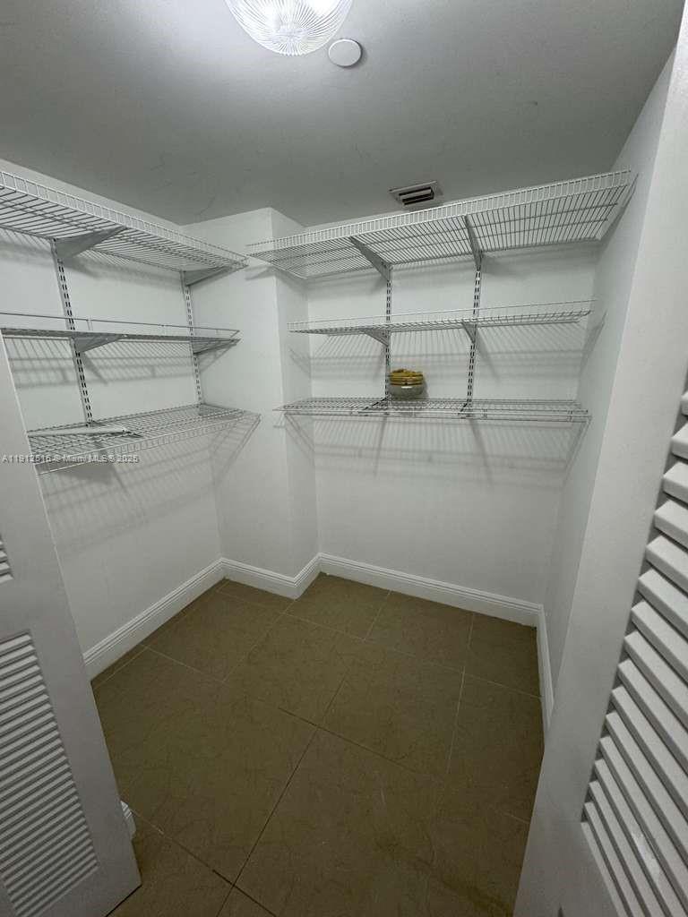 PARC CENTRAL AVENTURA SOU - Residential Lease