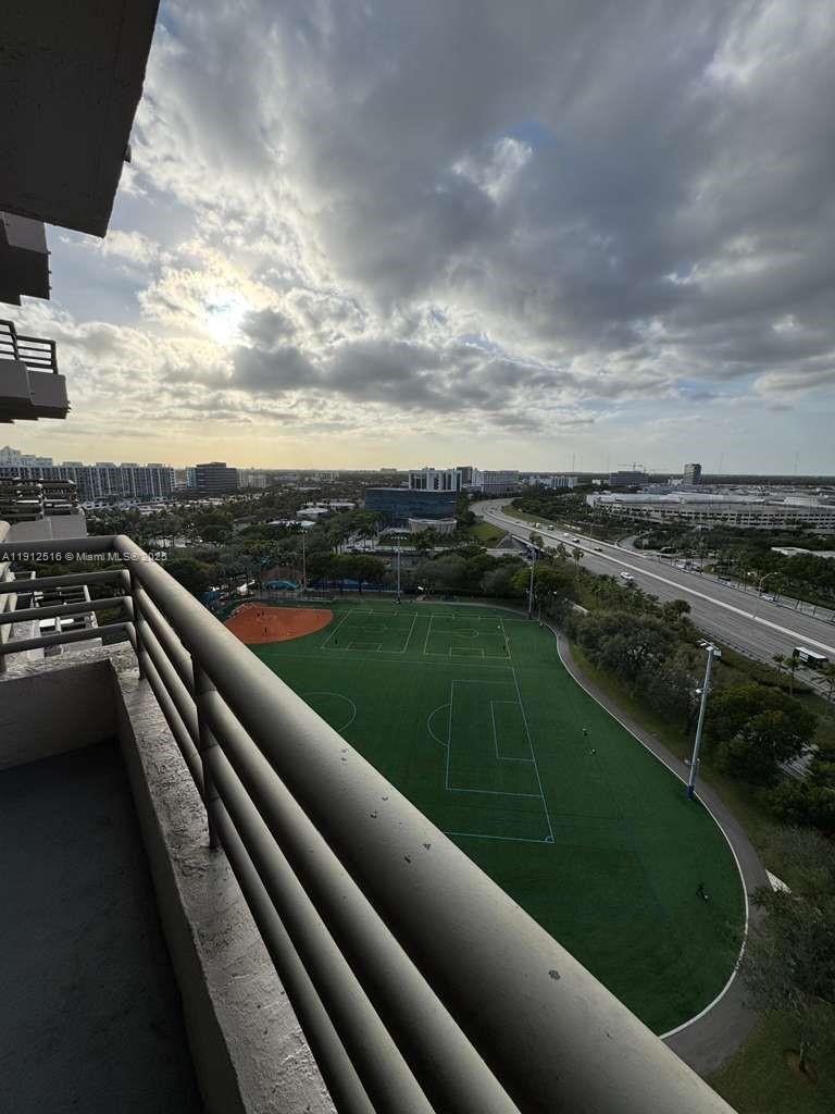 PARC CENTRAL AVENTURA SOU - Residential Lease