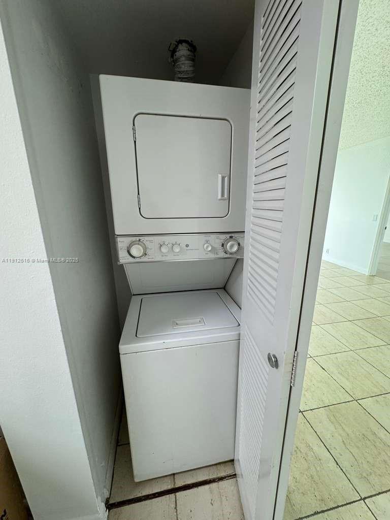 PARC CENTRAL AVENTURA SOU - Residential Lease