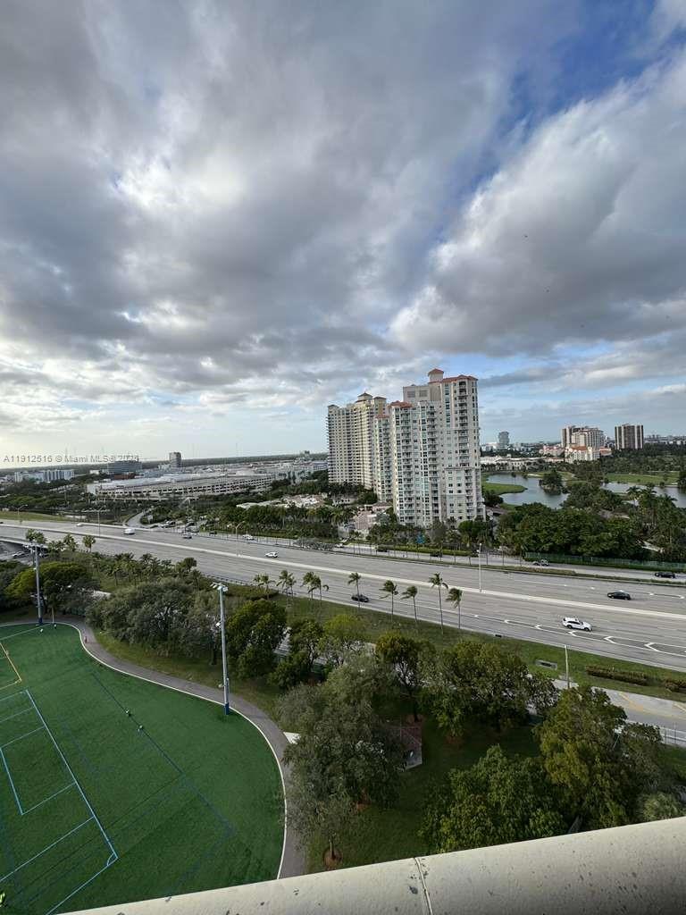 PARC CENTRAL AVENTURA SOU - Residential Lease