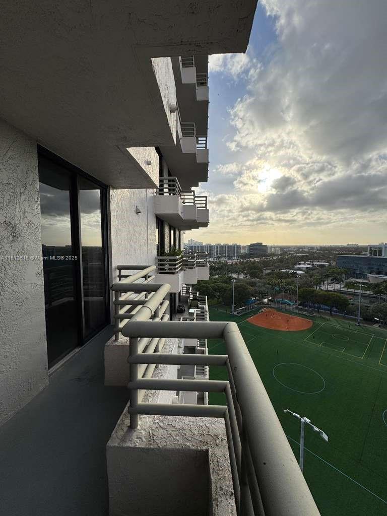 PARC CENTRAL AVENTURA SOU - Residential Lease