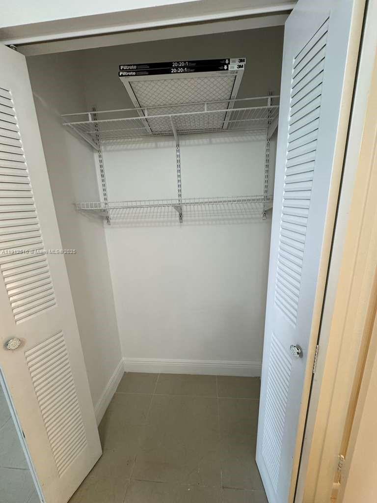 PARC CENTRAL AVENTURA SOU - Residential Lease