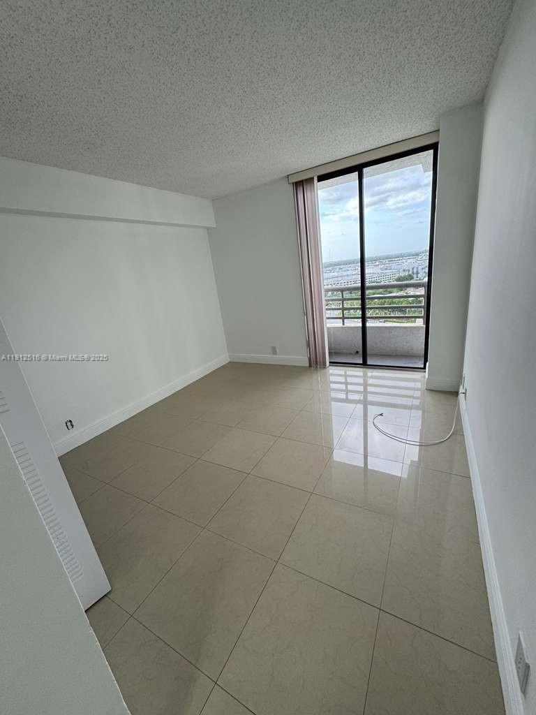 PARC CENTRAL AVENTURA SOU - Residential Lease