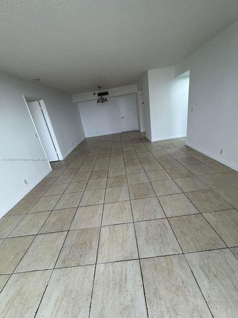 PARC CENTRAL AVENTURA SOU - Residential Lease