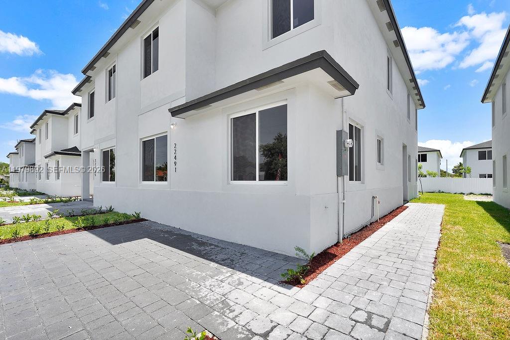 CHLOE ESTATES - Residential