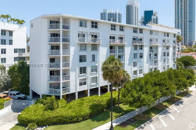 17800 Atlantic Blvd PH15 - Image 1