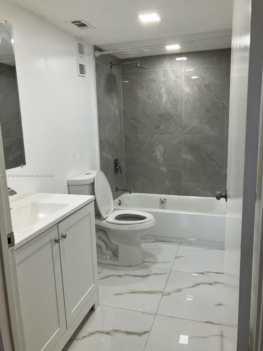 WINDWARD LAKES CONDO - Residential Lease