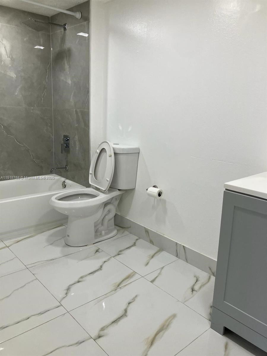 WINDWARD LAKES CONDO - Residential Lease