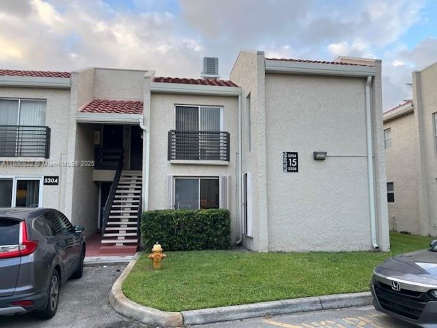Beautiful Condo! 3BR / 2BA corner unit on the 2nd floor. Tile floors throughout, updated bathrooms, and a kitchen with stainless steel appliances. Washer and dryer inside the unit. Tiled and screened patio.
Located in a gated community featuring two pools, a laundry facility, an exercise room, and a community room.
Conveniently close to shopping, restaurants, the beach, schools, major expressways, and the airport.
Association requires a minimum credit score of 650.