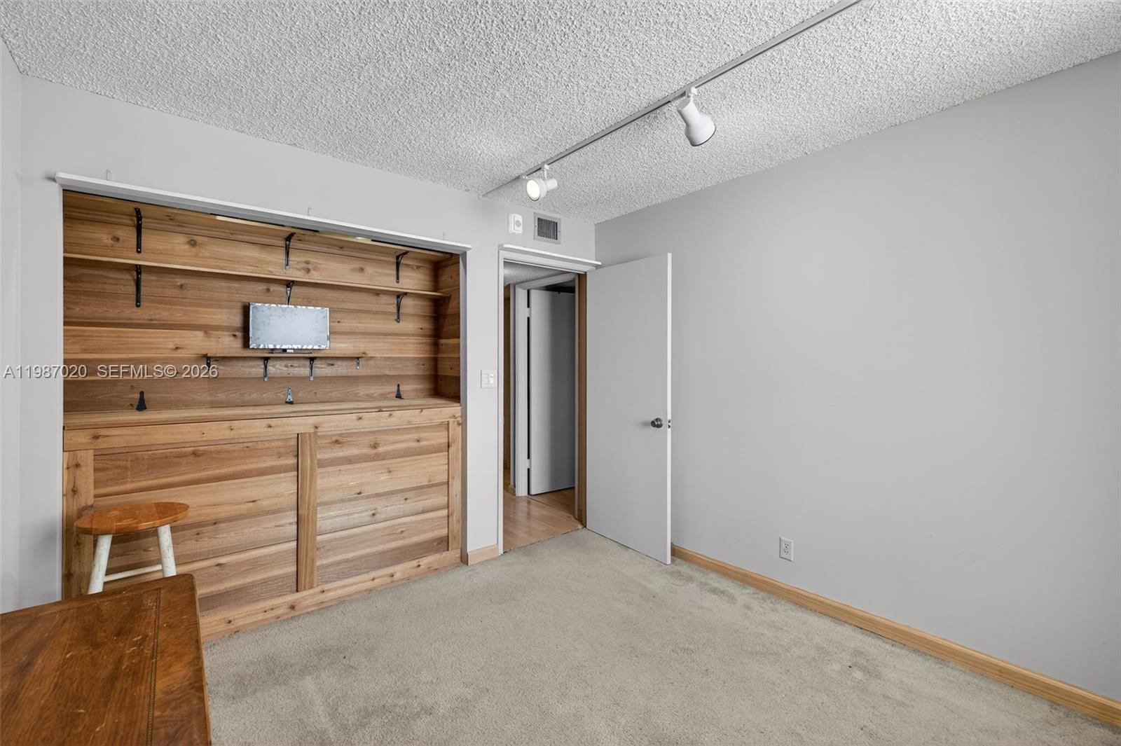 SOUTHVIEW AT AVENTURA CON - Residential