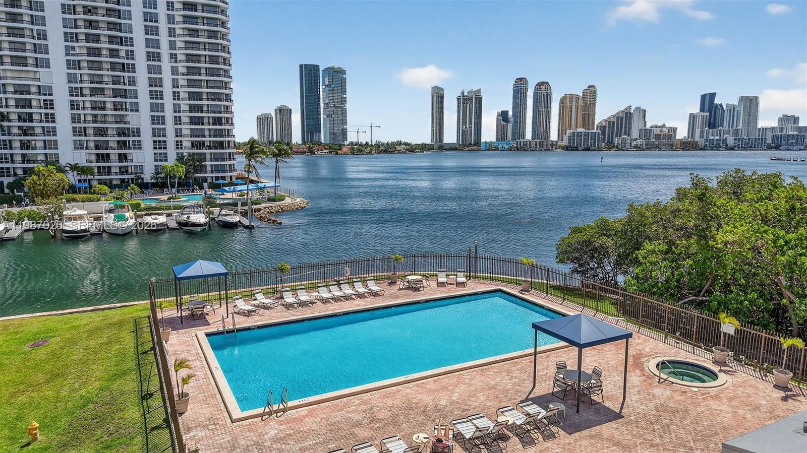 SOUTHVIEW AT AVENTURA CON - Residential