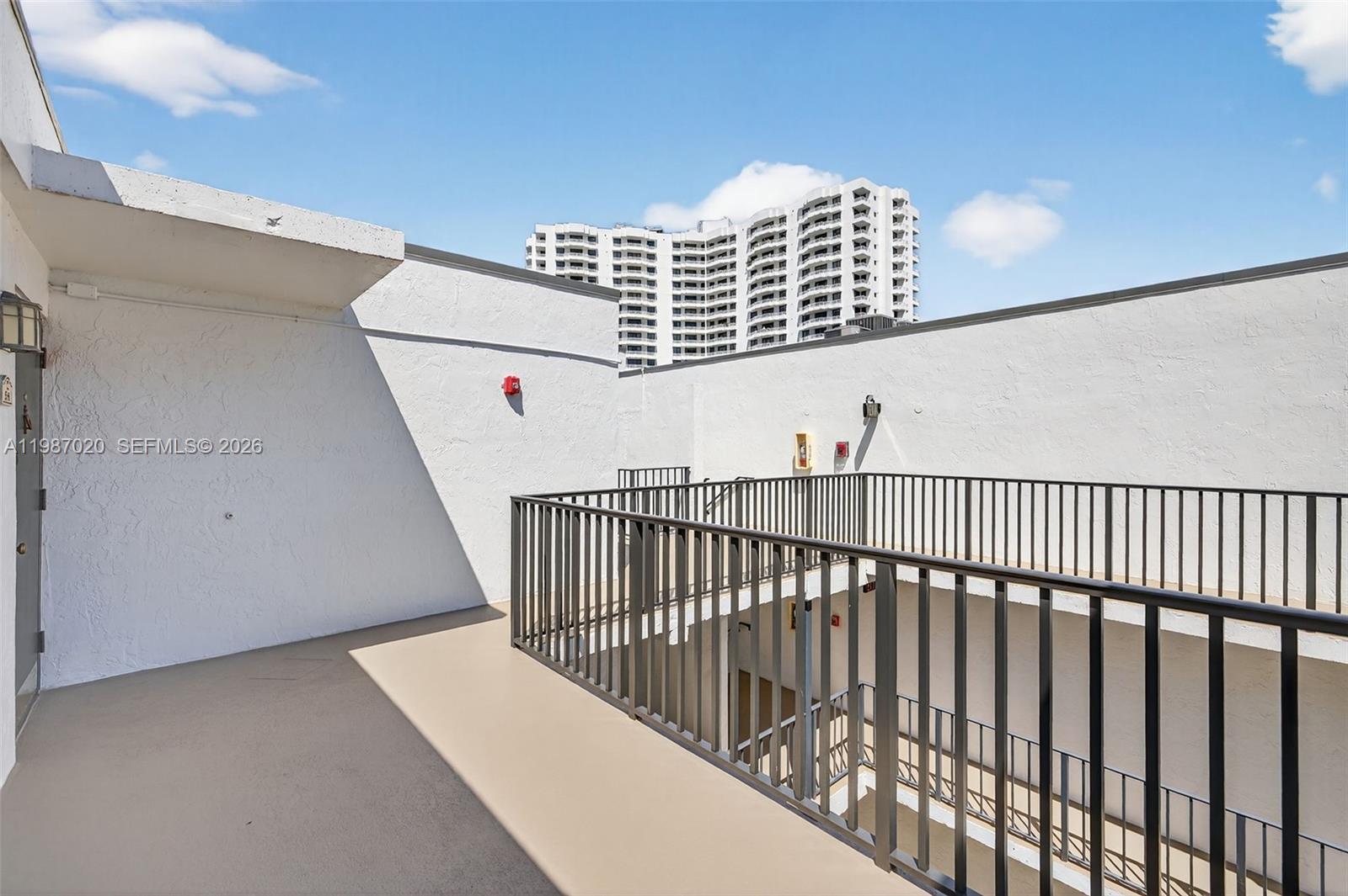 SOUTHVIEW AT AVENTURA CON - Residential