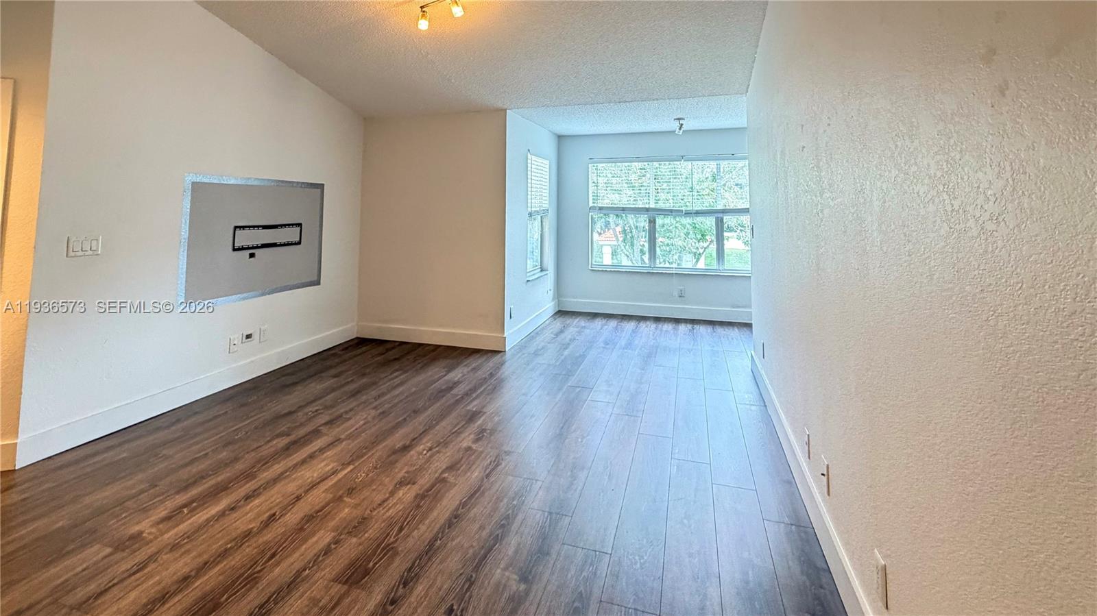 ISLES AT LAGO MAR CONDO - Residential Lease