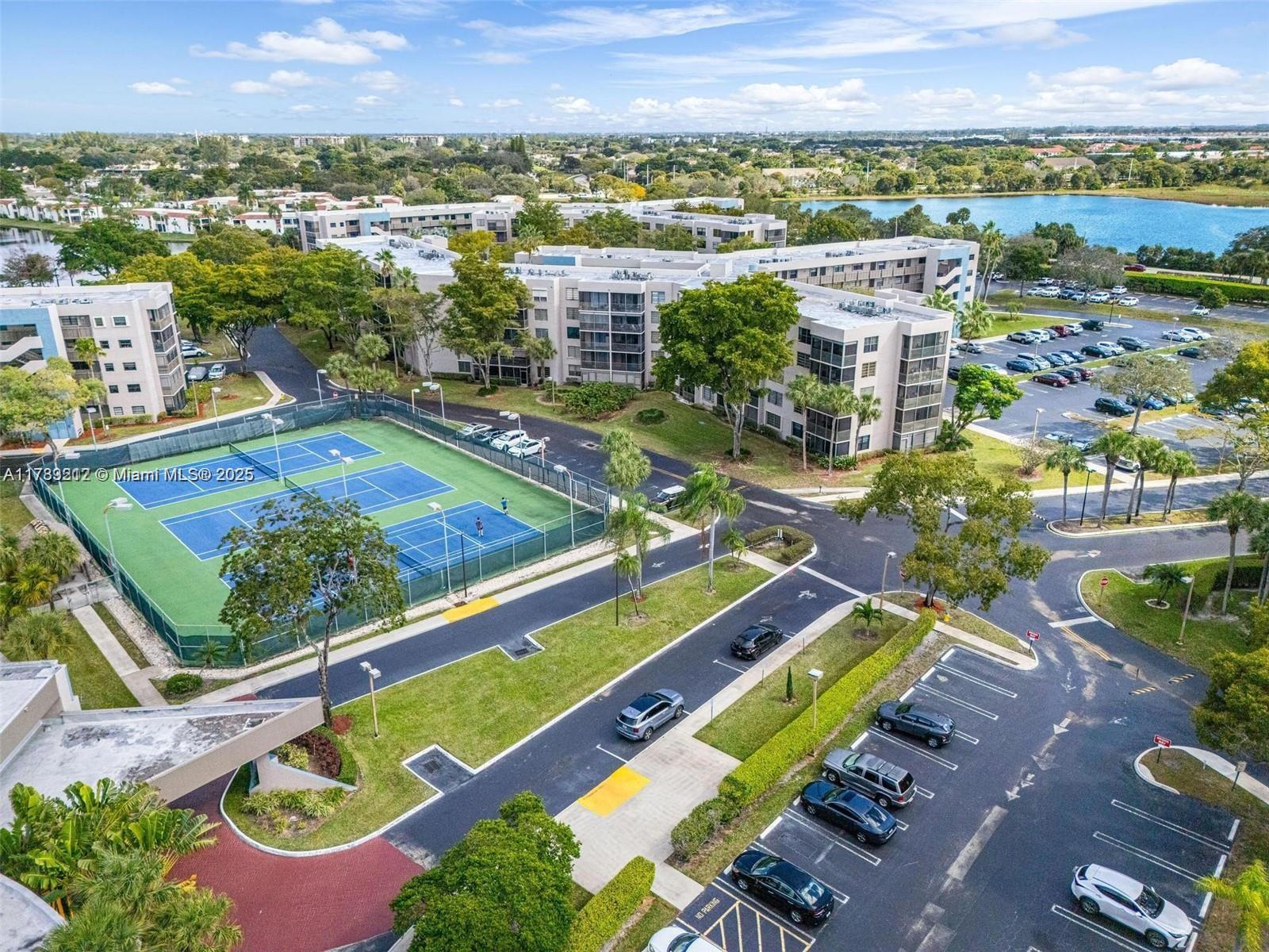 1001 Colony Point Cir 312, Pembroke Pines, Miami-Dade County, Florida - 2 Bedrooms  
2 Bathrooms - 