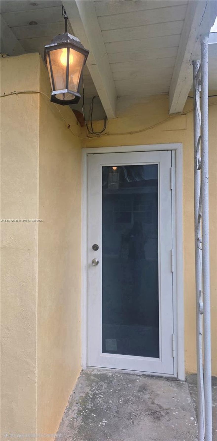 Spacious efficiency located in the heart of the beautiful city of Melrose! This unit offers a bright, open layout with plenty of room to create a comfortable living space. Enjoy the convenience of having water and electricity included in the rent, making budgeting a breeze. Close to shopping, dining, and major routes, this location provides both comfort and accessibility. Perfect for anyone looking for a simple and affordable lifestyle in a great community. 
Move-in requires first month, last month, and security deposit. The landlord has approved a payment arrangement permitting the tenant to pay the security deposit in 3 separate installments.