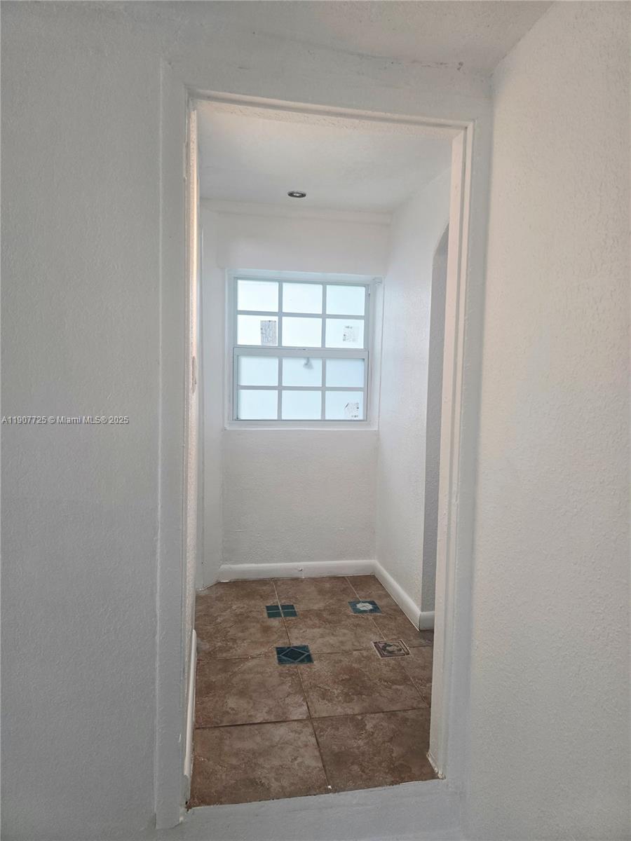 CAPRI VILLAS - Residential Lease