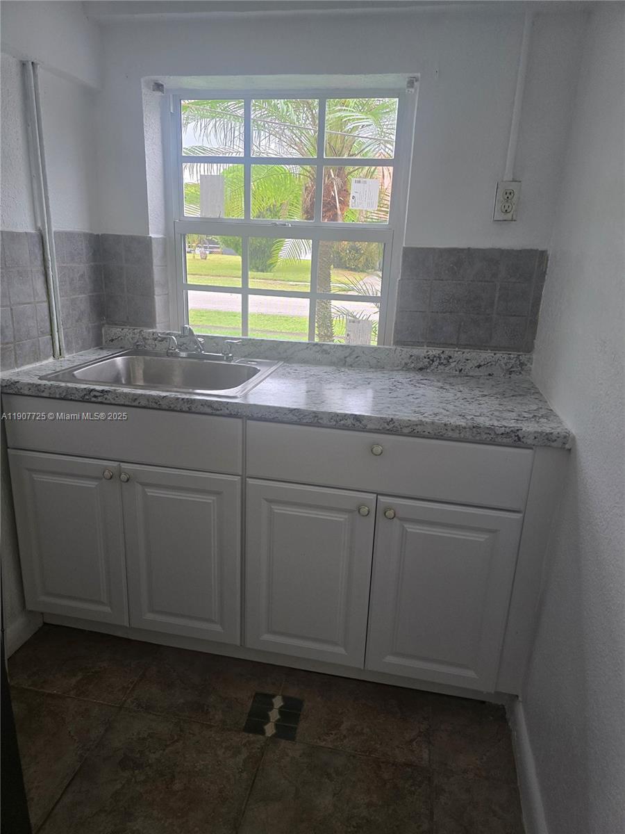 CAPRI VILLAS - Residential Lease