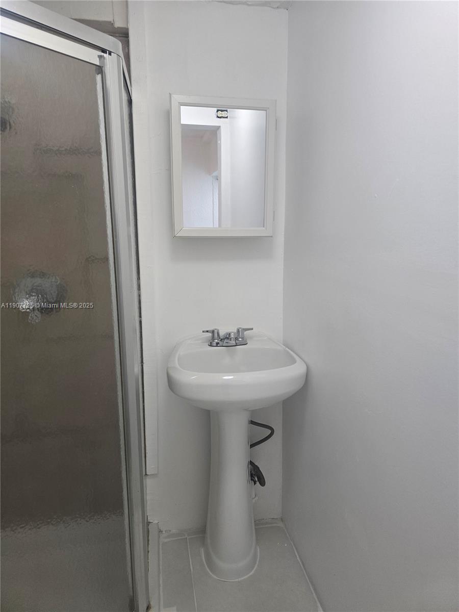 CAPRI VILLAS - Residential Lease