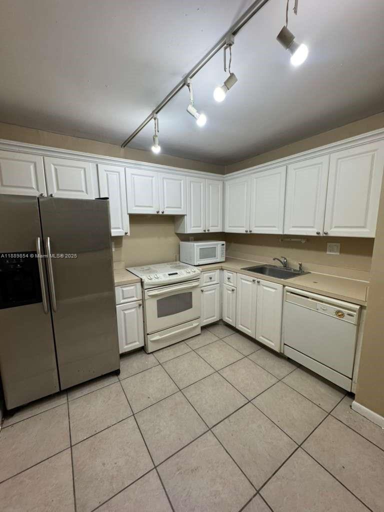 BELASERA AT PINE ISLAND C - Residential Lease