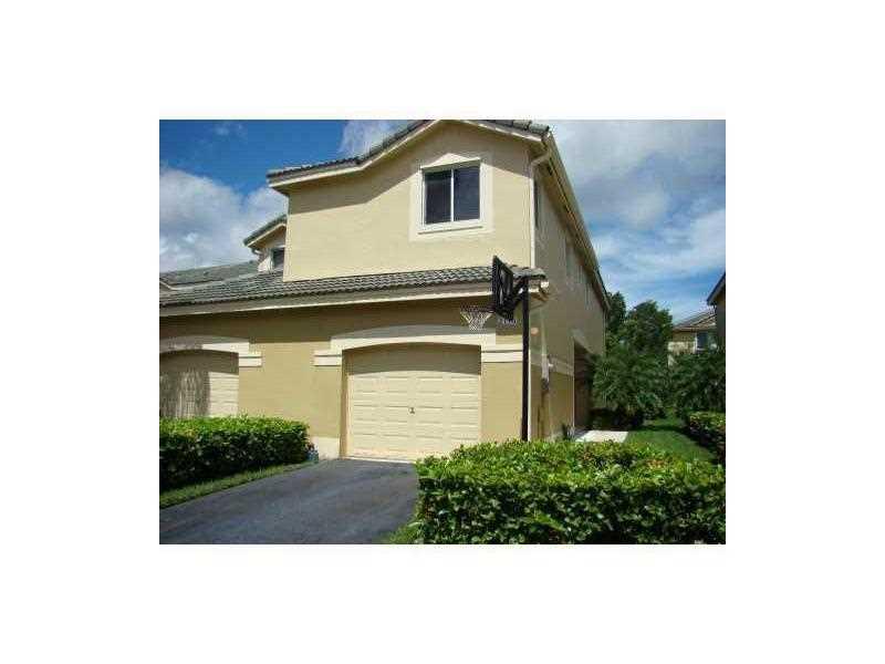 4 BEDROOMS AND 2.5 BATHROOMS TOWNHOME IN SAN MATEO CLOSE TO SHOPPING, SCHOOLS AND MORE.