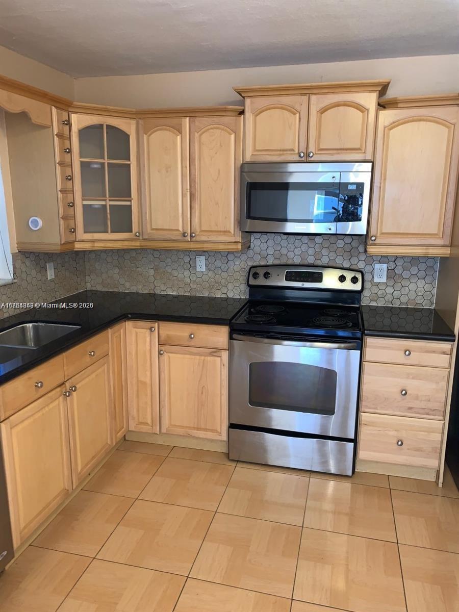 Rental Property at 4524 Sw 54th St 502-W, Hollywood, Broward County, Florida - Bedrooms: 2 
Bathrooms: 2  - $1,900 MO.