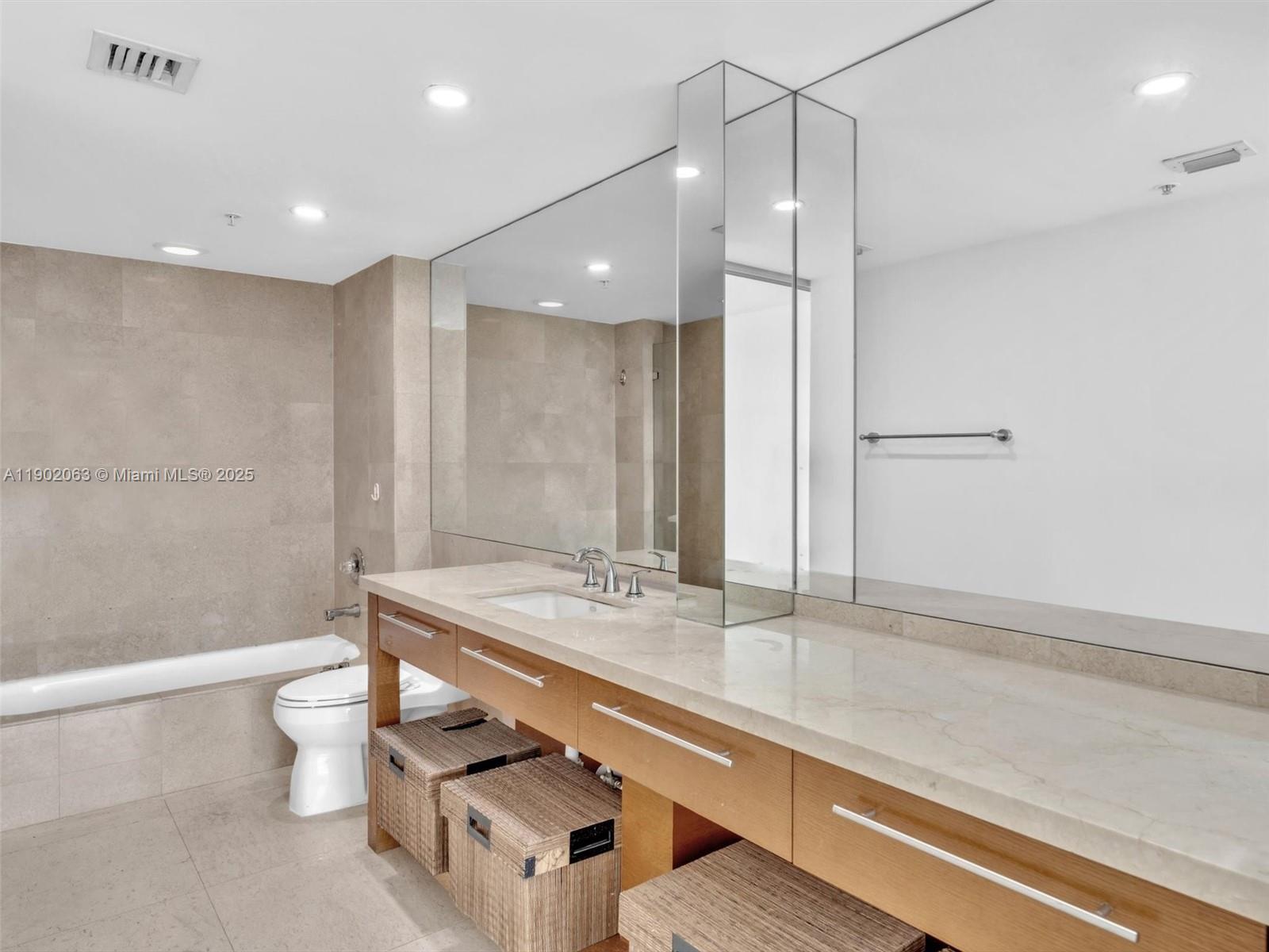 THE FLORIDIAN CONDO - Residential Lease