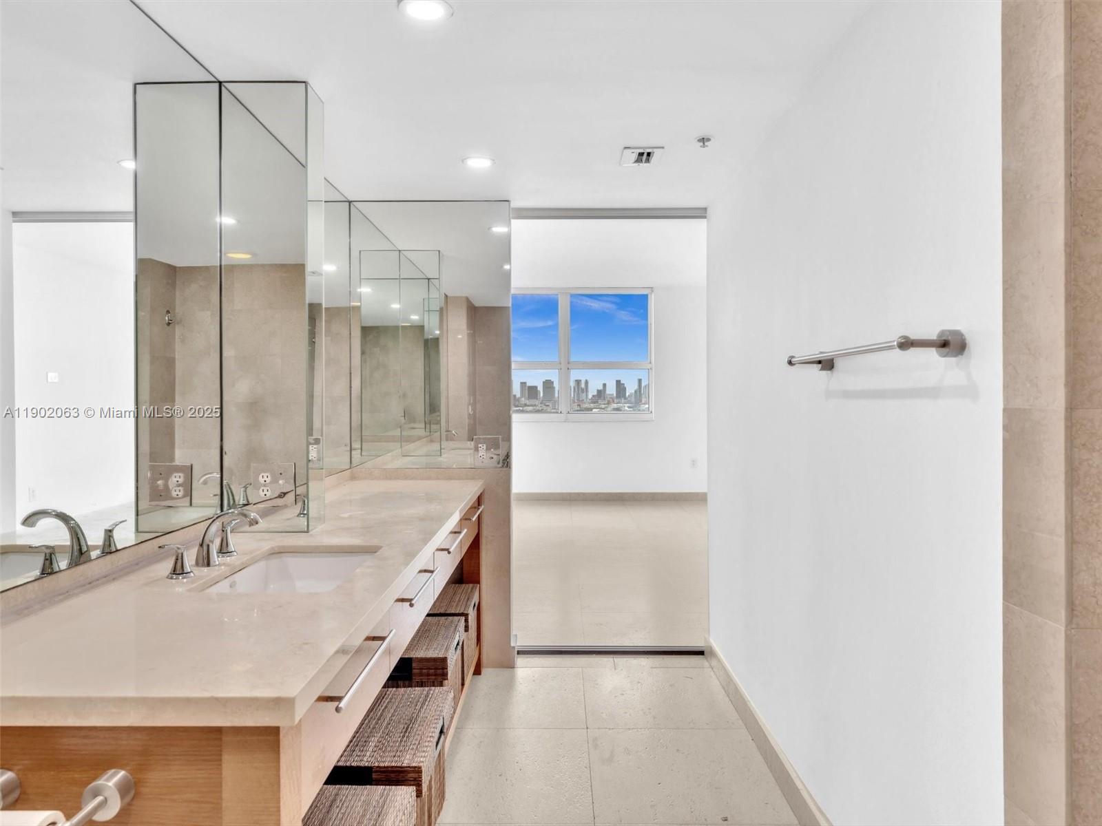 THE FLORIDIAN CONDO - Residential Lease