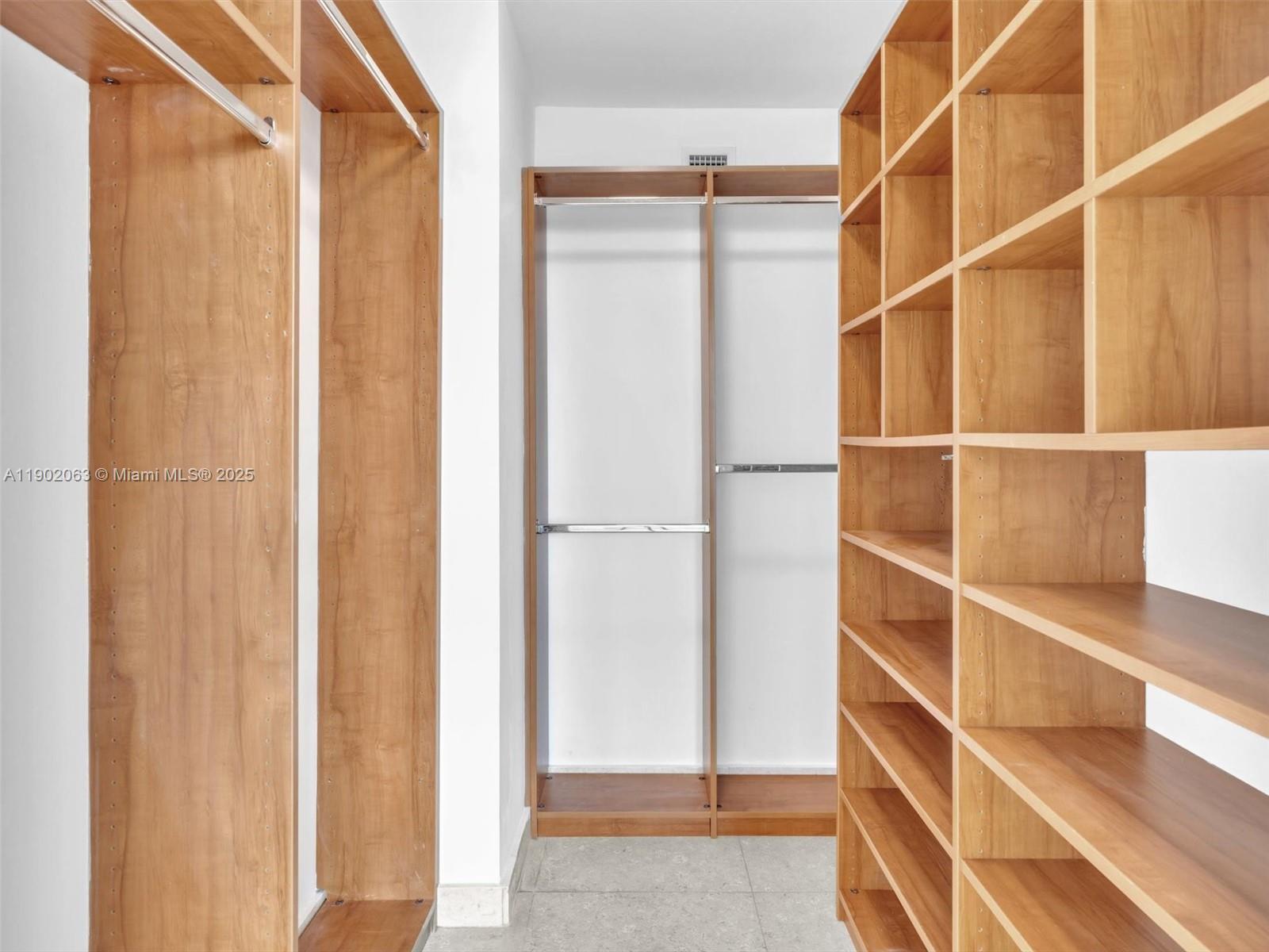 THE FLORIDIAN CONDO - Residential Lease