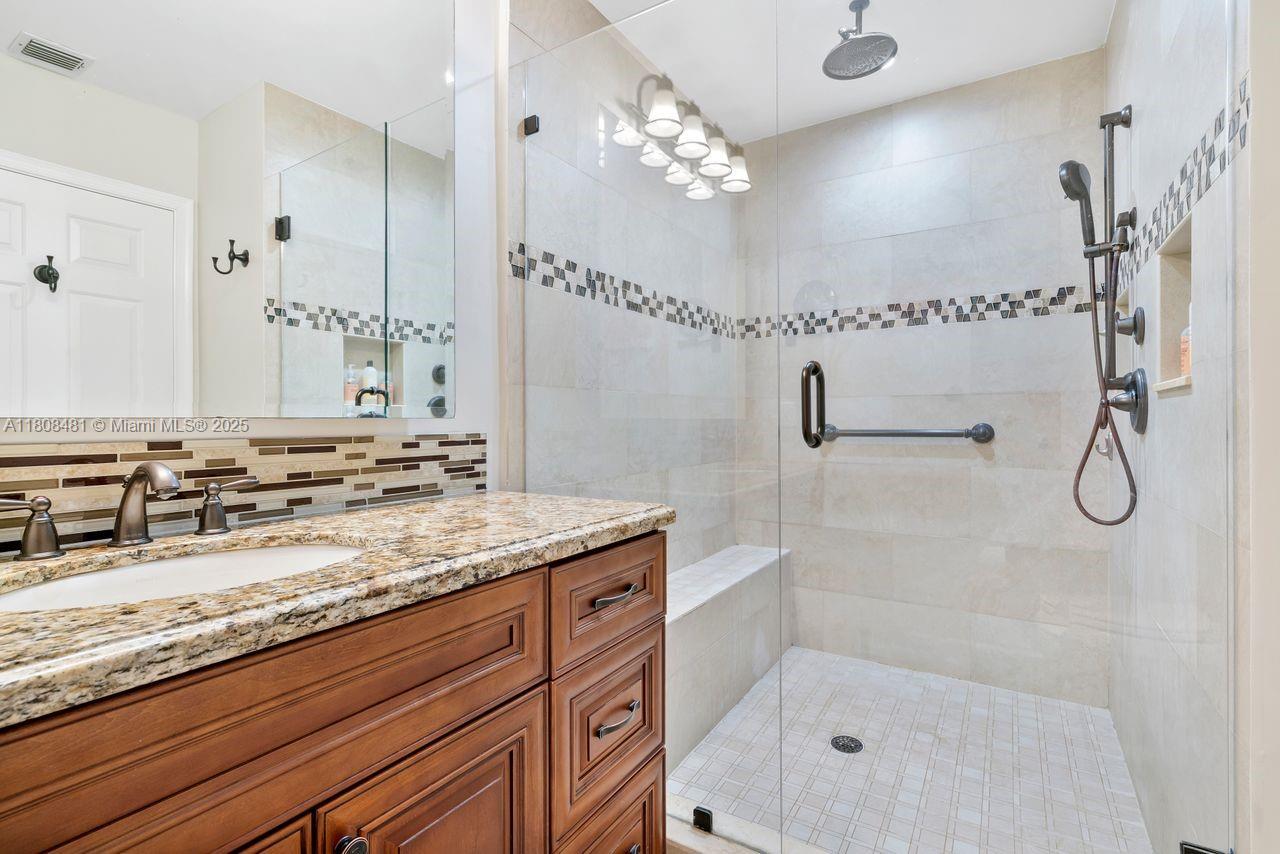 BEACHCOMBER - Residential