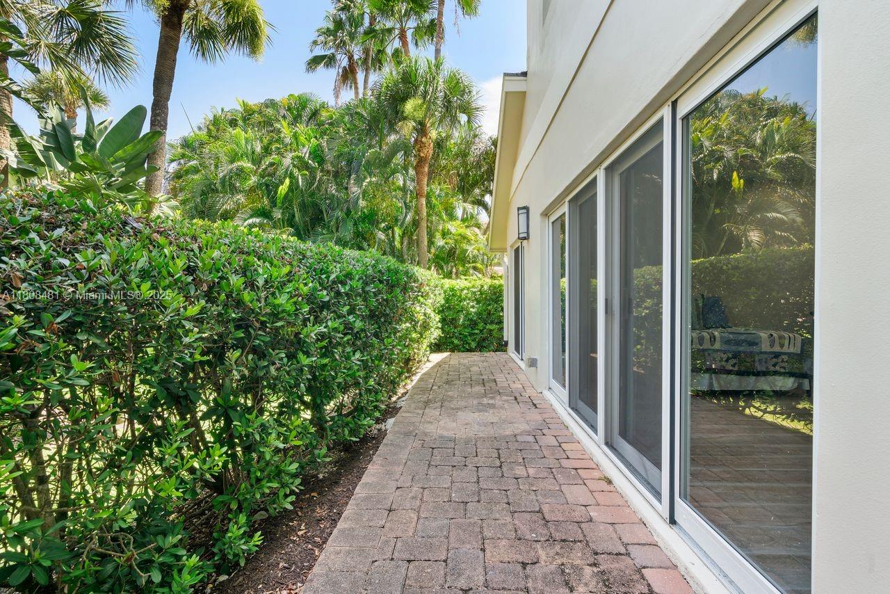 BEACHCOMBER - Residential