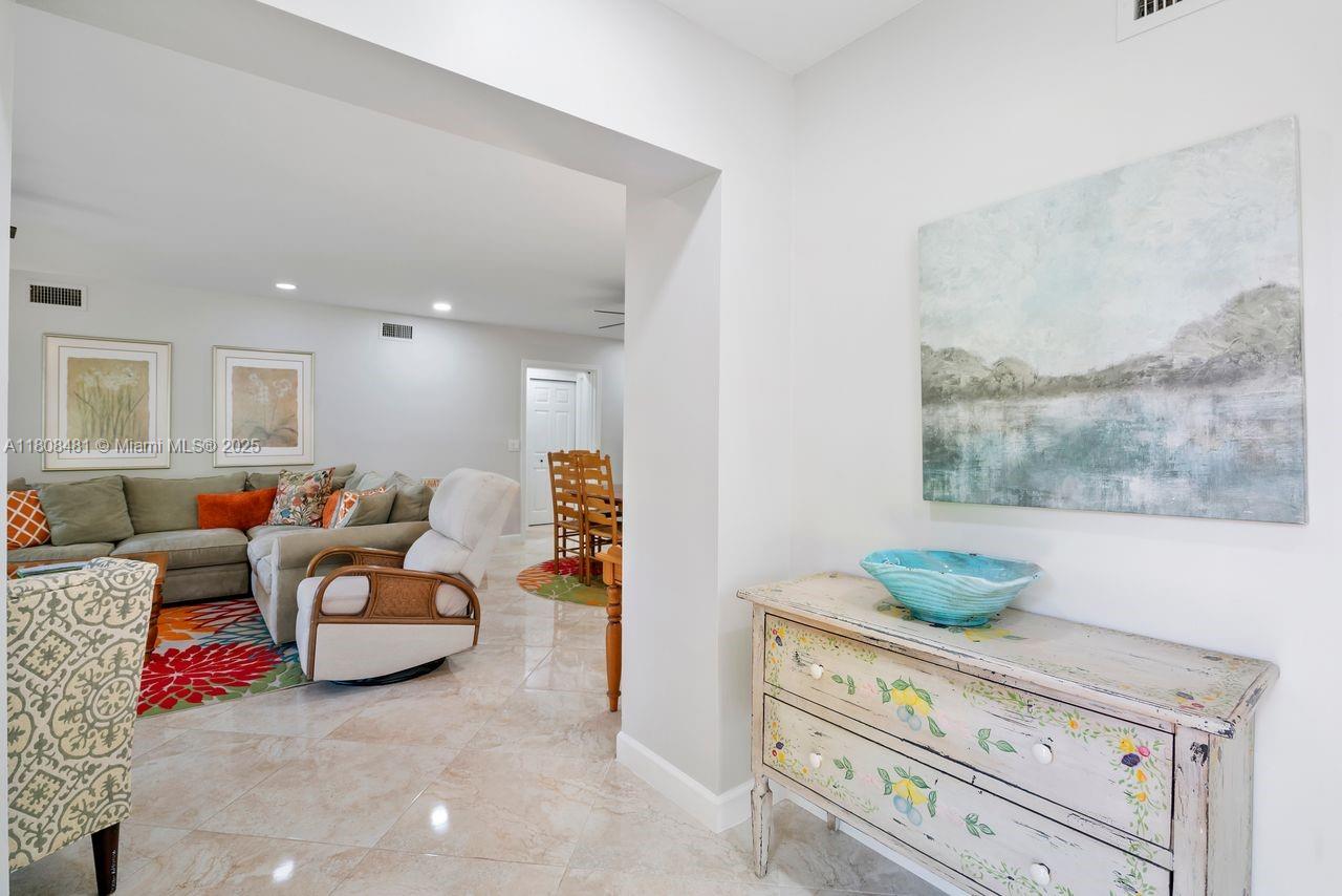 BEACHCOMBER - Residential