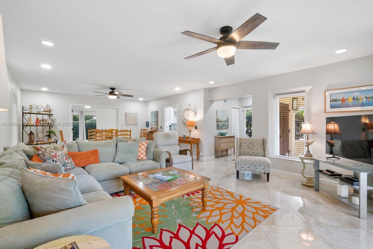 BEACHCOMBER - Residential