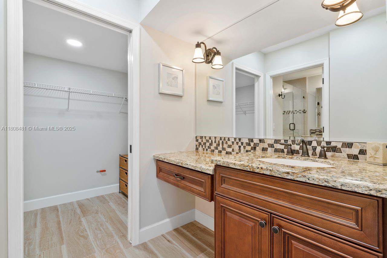 BEACHCOMBER - Residential