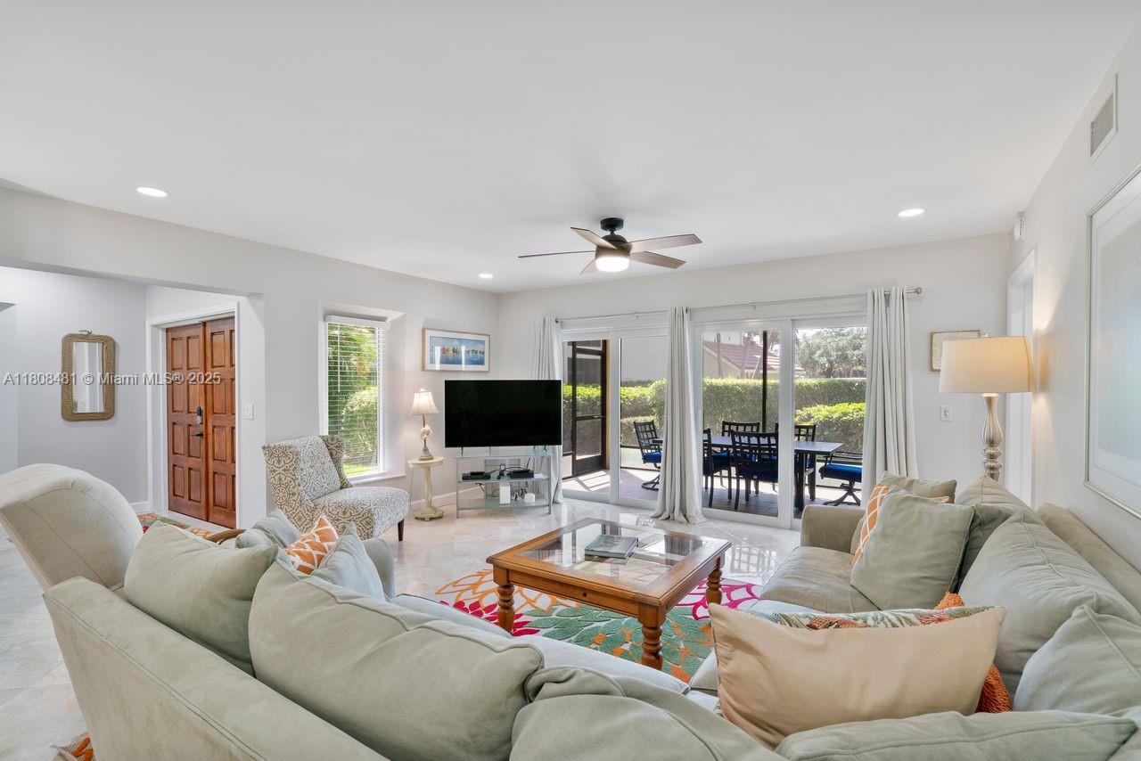 BEACHCOMBER - Residential