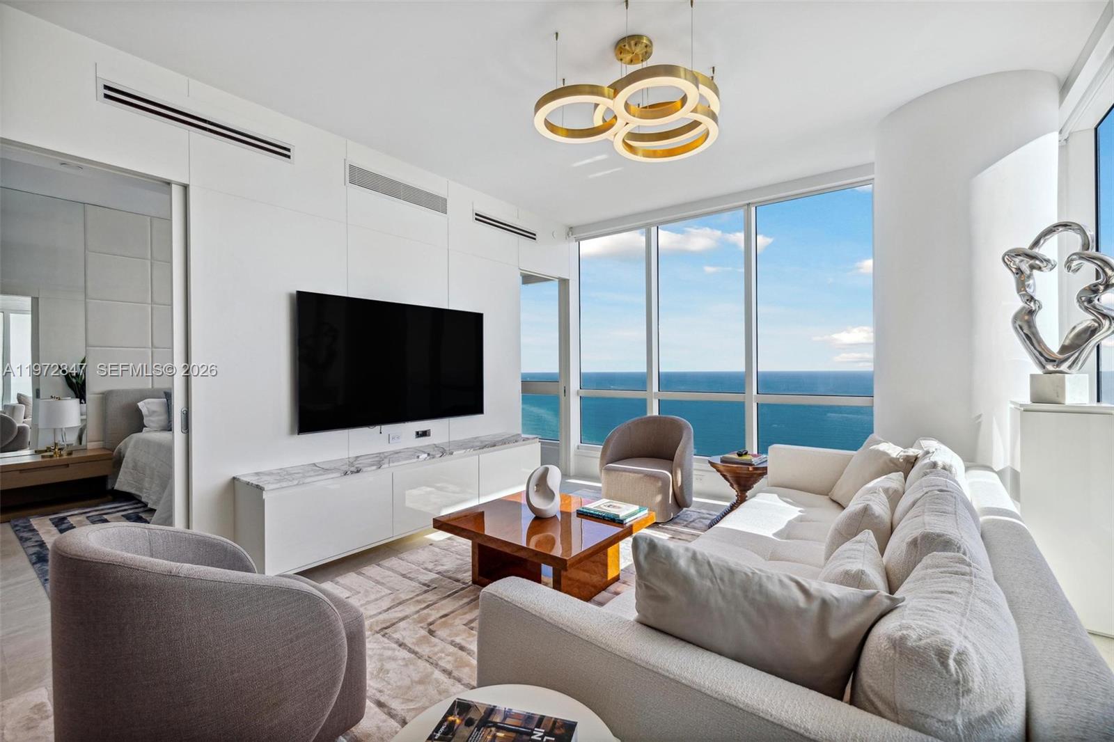 100 S Pointe Dr 3905