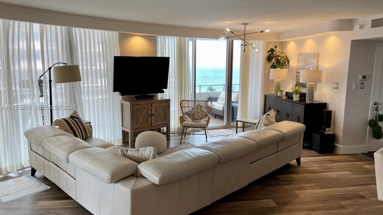 5161 Collins Ave 1012