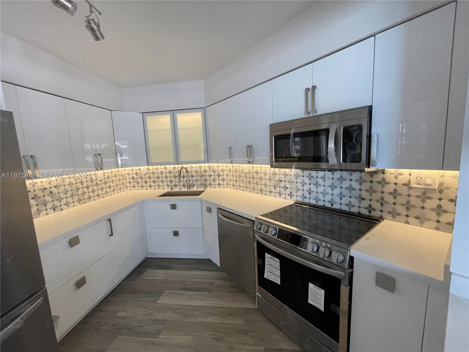 5161 Collins Ave 1012