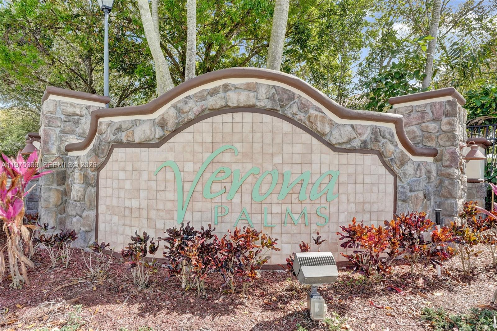 VERONA PALMS - Residential