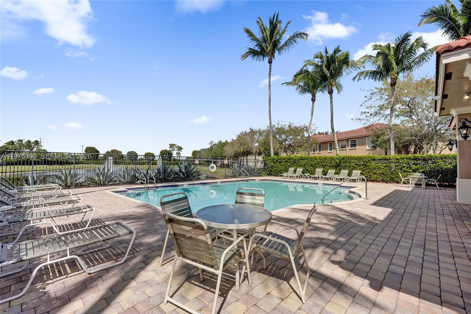 VERONA PALMS - Residential