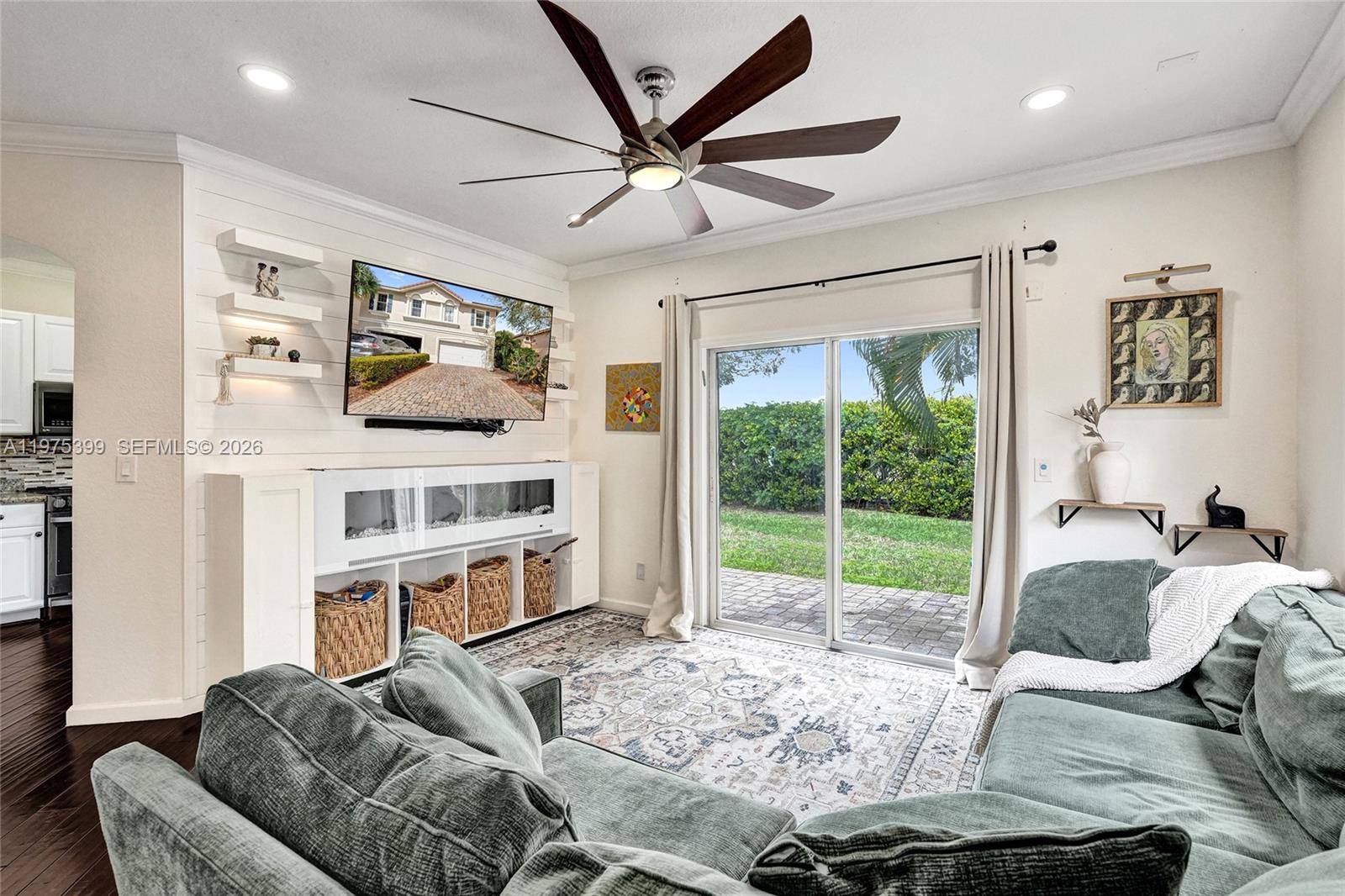 VERONA PALMS - Residential