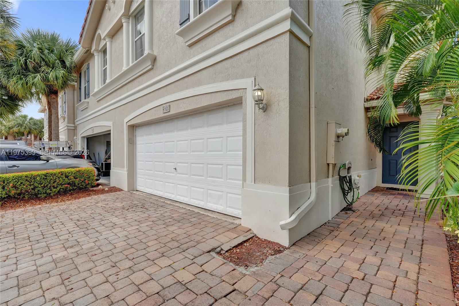 VERONA PALMS - Residential