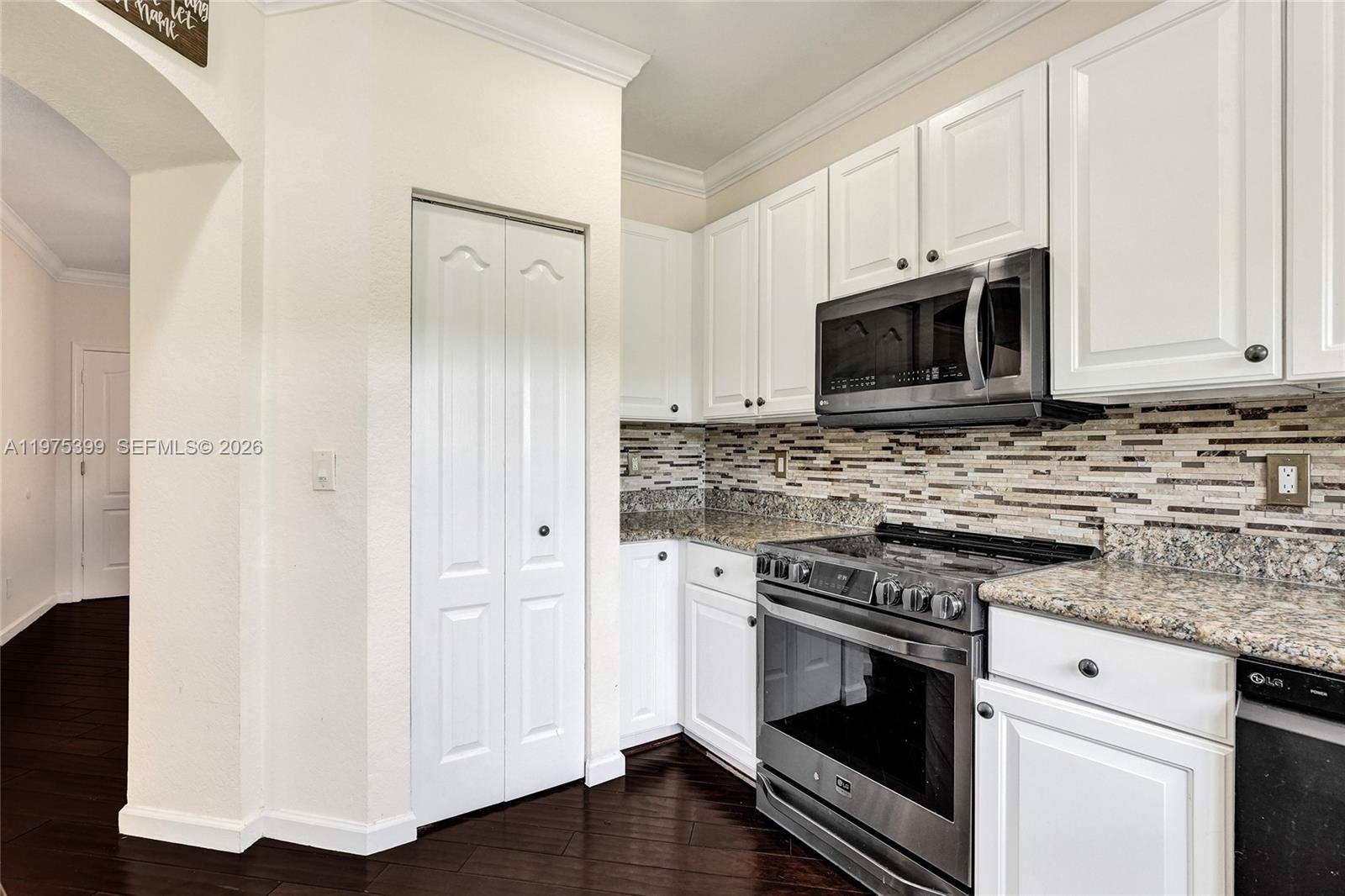 VERONA PALMS - Residential