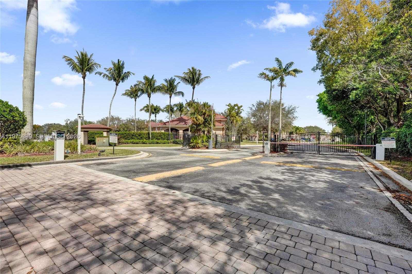 VERONA PALMS - Residential