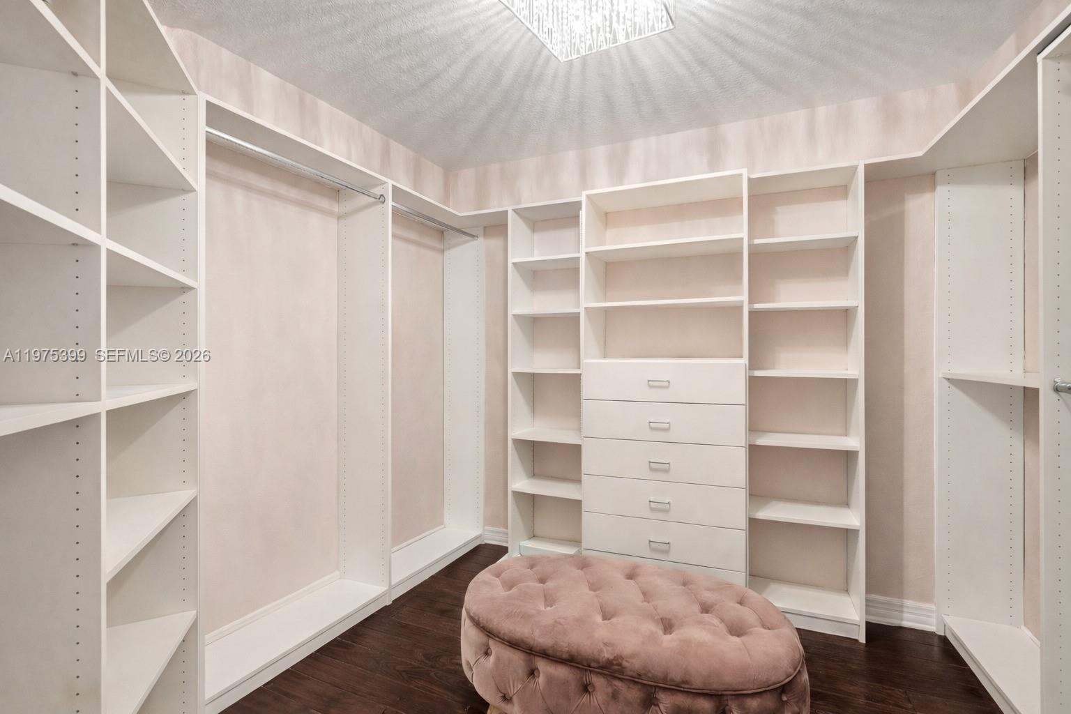 VERONA PALMS - Residential