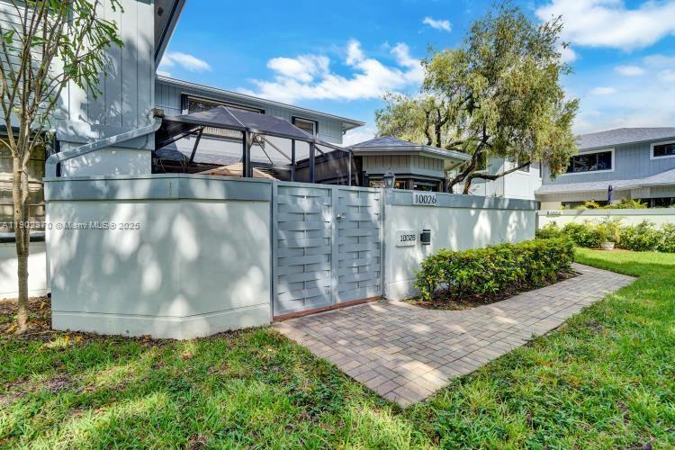 THE TOWNHOMES OF DORAL OA - Residential