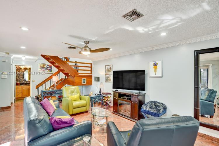 THE TOWNHOMES OF DORAL OA - Residential