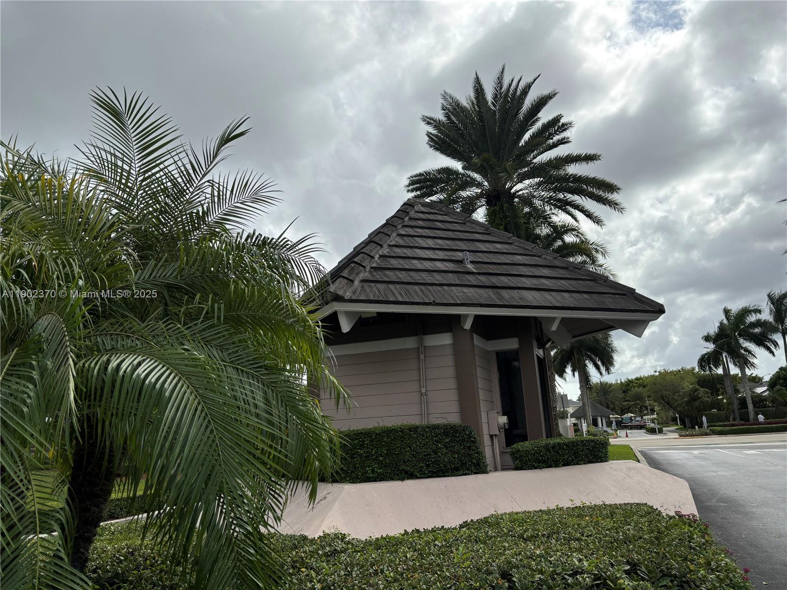 THE TOWNHOMES OF DORAL OA - Residential